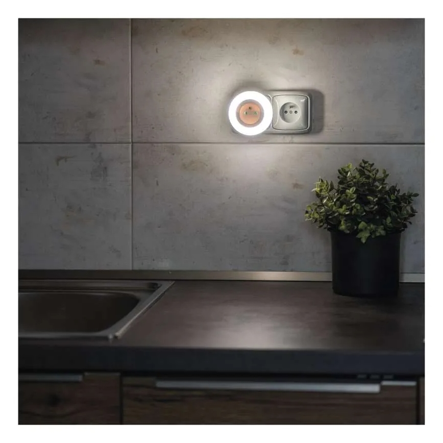 LED Ночник с датчиком и розеткой LED/0,3W/230V