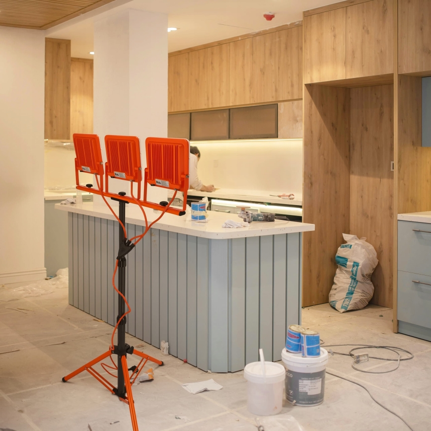 LED-прожектор со штативом 3xLED/50W/230V 4500K IP65 оранжевый