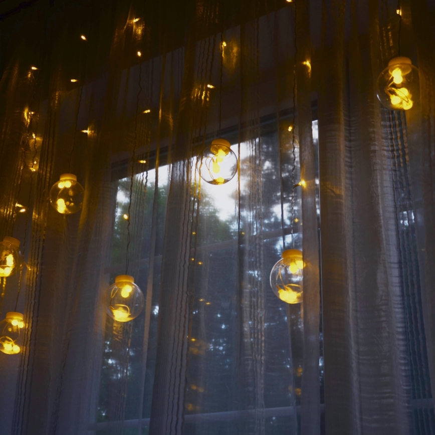 LED Різдвяна гірлянда-штора WISH BALLS 108xLED/8 функцій 4,5 м теплий білий