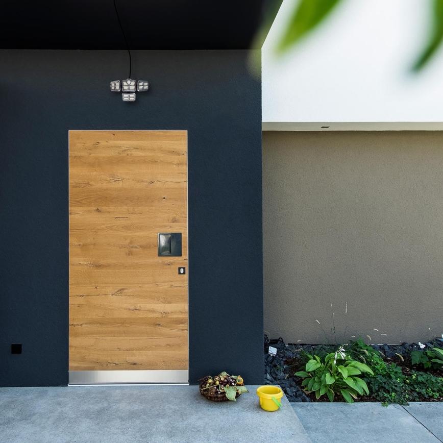 Світлодіодний сонячний прожектор з датчиком руху та сутінків LED/30W/3,7V 2400 mAh IP47 + дистанційне керування