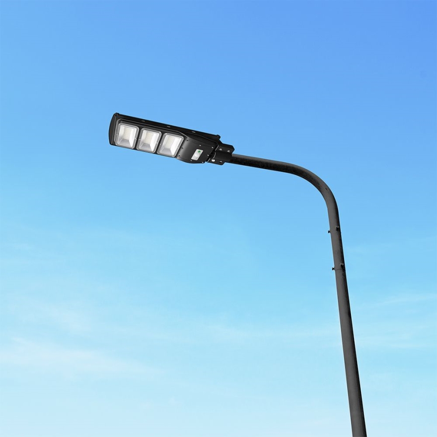 LED Вуличний ліхтар з датчиком руху і освітленості з регулюванням яскравості на сонячній батареї LED/12W/3,2V 6000K IP65 10000 mAh чорний + пульт дистанційного керування