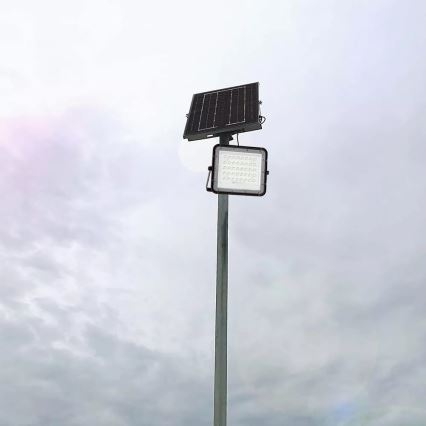 LED Вуличний з регулюванням яскравості прожектор на сонячній батареї LED/6W/3,2V IP65 6400K 5000 mAh чорний + пульт дистанційного керування