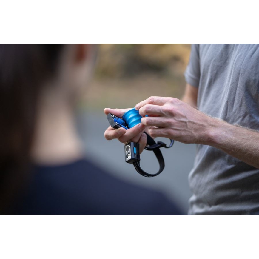 Ledlenser NEO3 - налобний LED-ліхтар з регульованою яскравістю LED/3xAAA IP54 400 lm 20 h синій
