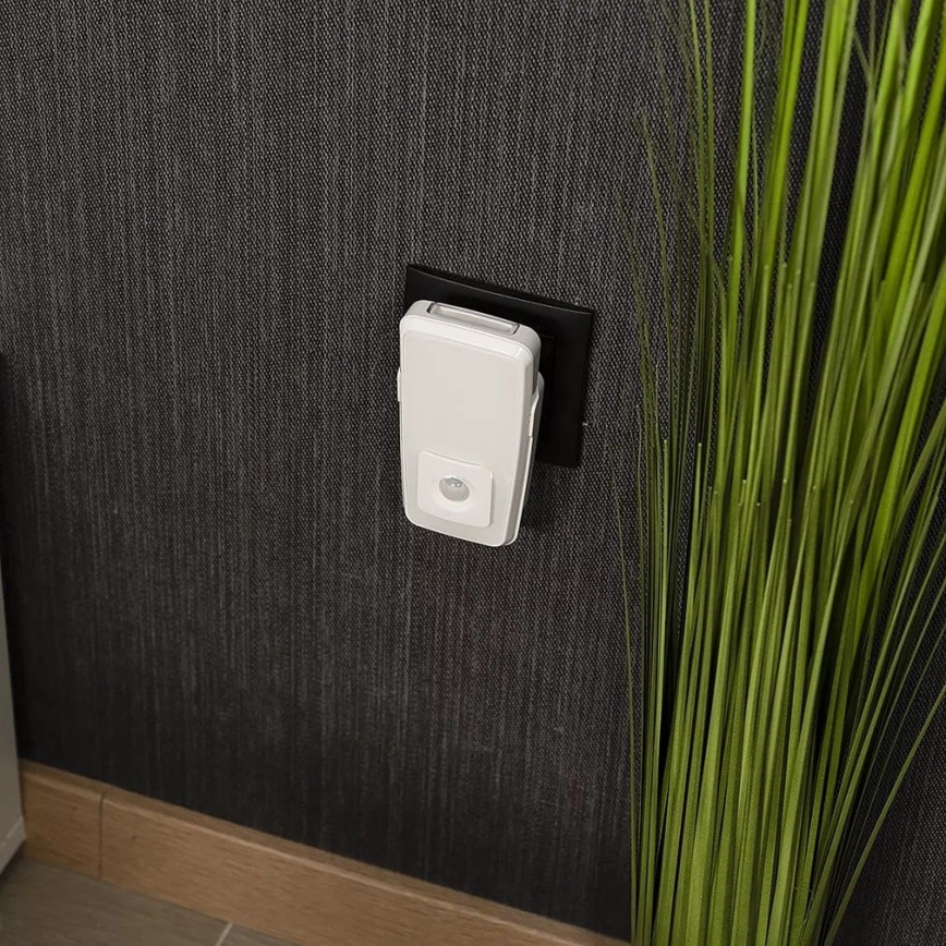 Ledvance - LED орієнтаційний світильник у розетку з датчиком LUNETTA LED/2W/230V