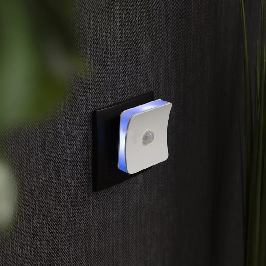 Ledvance - Світлодіодний RGB орієнтаційний світильник у розетку з сенсором LUNETTA LED/0,3W/230V