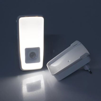 Ledvance - Навігаційний LED світильник в розетку з датчиком LUNETTA LED/2W/230V