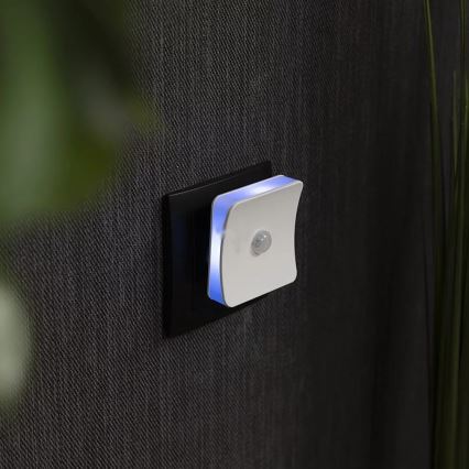 Ledvance - Светодиодный навигационный RGB-светильник в розетку с датчиком LUNETTA LED/0,3W/230V