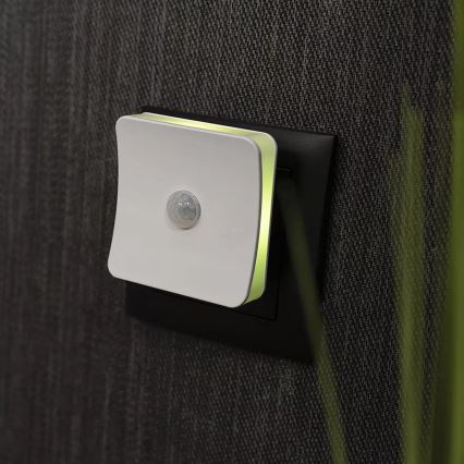 Ledvance - Светодиодный навигационный RGB-светильник в розетку с датчиком LUNETTA LED/0,3W/230V