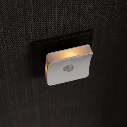 Ledvance - Светодиодный навигационный RGB-светильник в розетку с датчиком LUNETTA LED/0,3W/230V