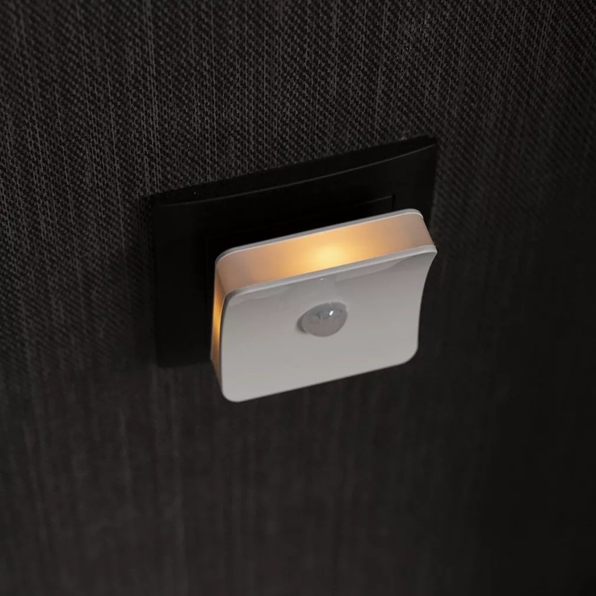 Ledvance - Светодиодный навигационный RGB-светильник в розетку с датчиком LUNETTA LED/0,3W/230V