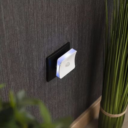 Ledvance - Светодиодный навигационный RGB-светильник в розетку с датчиком LUNETTA LED/0,3W/230V