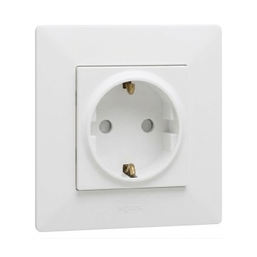 Legrand - Бытовая розетка SCHUKO с рамкой NILOE STEP 250V белая