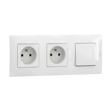 Legrand - Подвійна побутова розетка і однополюсний вимикач № 1 з рамкою NILOE 250V білий