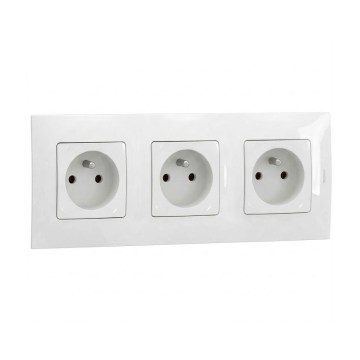 Legrand - Потрійна побутова розетка з рамкою NILOE 250V біла