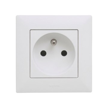 Legrand - Розетка бытовая с рамкой NILOE STEP 250V белая