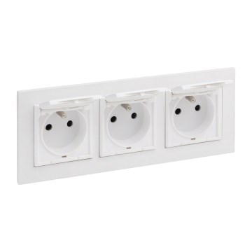 Legrand - Трійна зовнішня побутова розетка з рамкою NILOE STEP 250V IP44 біла