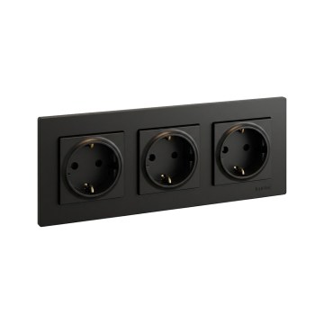 Legrand - Тройная бытовая розетка SCHUKO NILOE STEP 250V чёрная