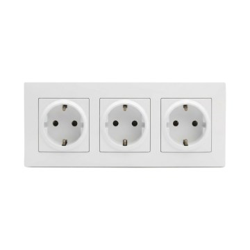 Legrand - Тройная домашняя розетка SCHUKO с рамкой NILOE STEP 250V белая