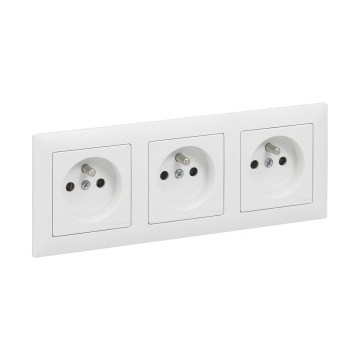Legrand - Тройная розетка для дома с рамкой SUNO 250V белая