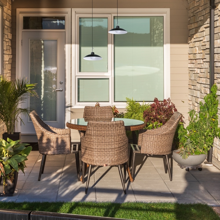 НАБІР 2 шт. світильників на сонячних батареях з LED, підвісних, з датчиком сутінок LED/6W/3,7V 2000 мАг IP44 + дистанційне керування