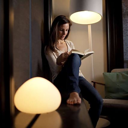 НАБІР 2x Світлодіодна лампочка з регульованою яскравістю Philips Hue WHITE E27/9W/230V 2700K