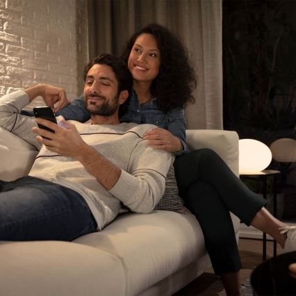 НАБОР 2x Светодиодная лампочка с регулированием яркости Philips Hue WHITE E27/9W/230V 2700K
