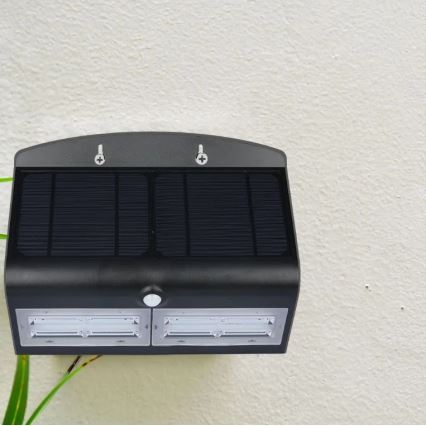 Настінний LED світильник на сонячній батареї з датчиком LED/7W/3,7V 4000K IP65 чорний