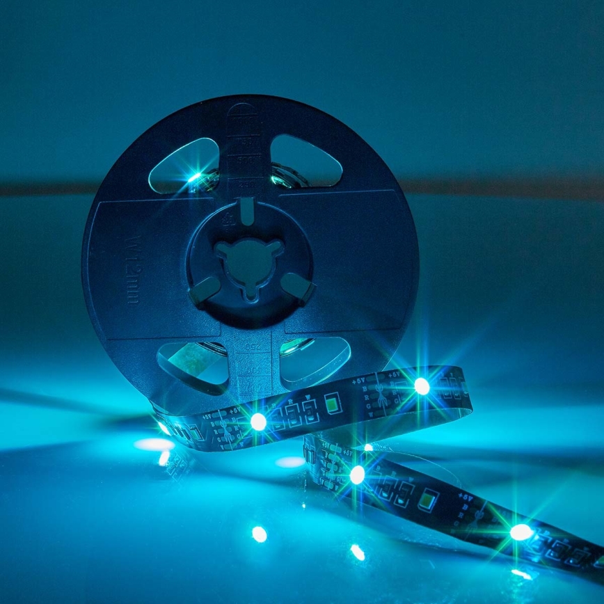 RGB Світлодіодна стрічка з регулюванням яскравості SmartLife 2,4м LED/4W/5V