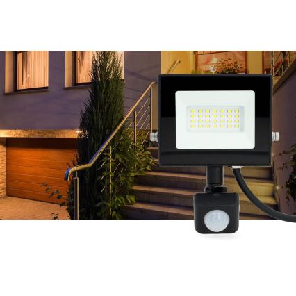 Светодиодный прожектор с датчиком LED/20W/230V 4000K IP44