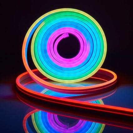 Вулична світлодіодна RGB стрічка з регулюванням яскравості SmartLife 6м LED/32W/230V Wi-Fi IP65 + дистанційне керування