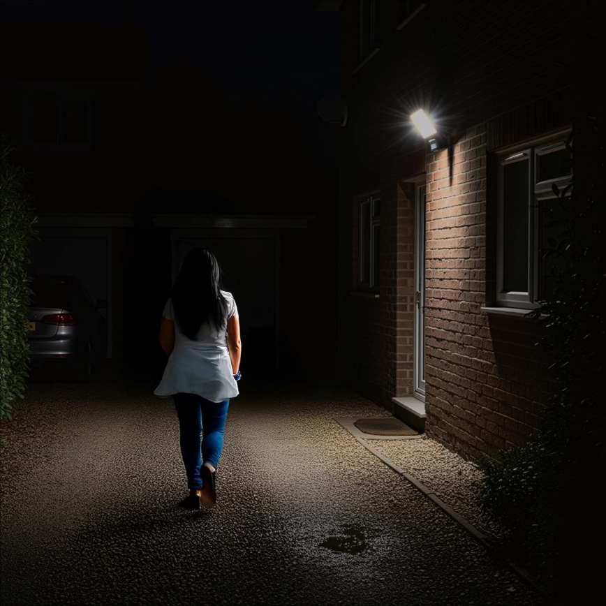 Светодиодный диммируемый прожектор с датчиком движения SmartLife LED/20W/230V 3000-6500K IP44 Wi-Fi