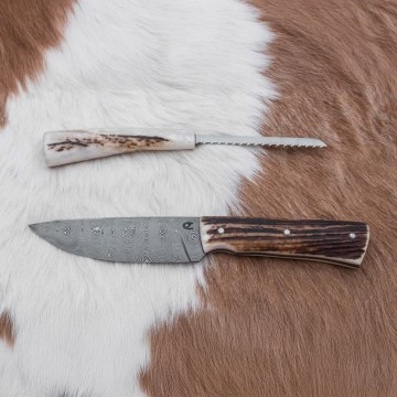 Охотничий нож из дамасской стали с мини-пилой 11 см оленьи рога