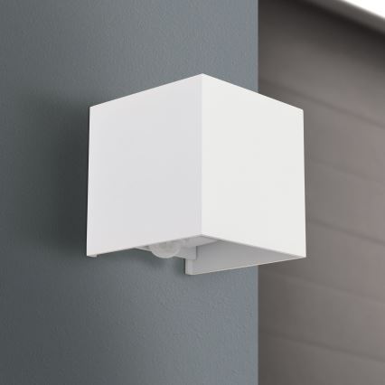 LED Вуличний настінний світильник з датчиком руху і освітленості CUBE-S LED/13W/230V IP54 білий