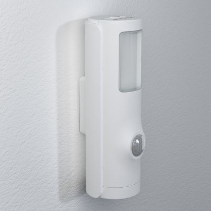 Osram - світлодіодний орієнтаційний світильник з датчиком руху та датчиком сутінків NIGHTLUX LED/0,35Вт/3xAAA IP54 білий