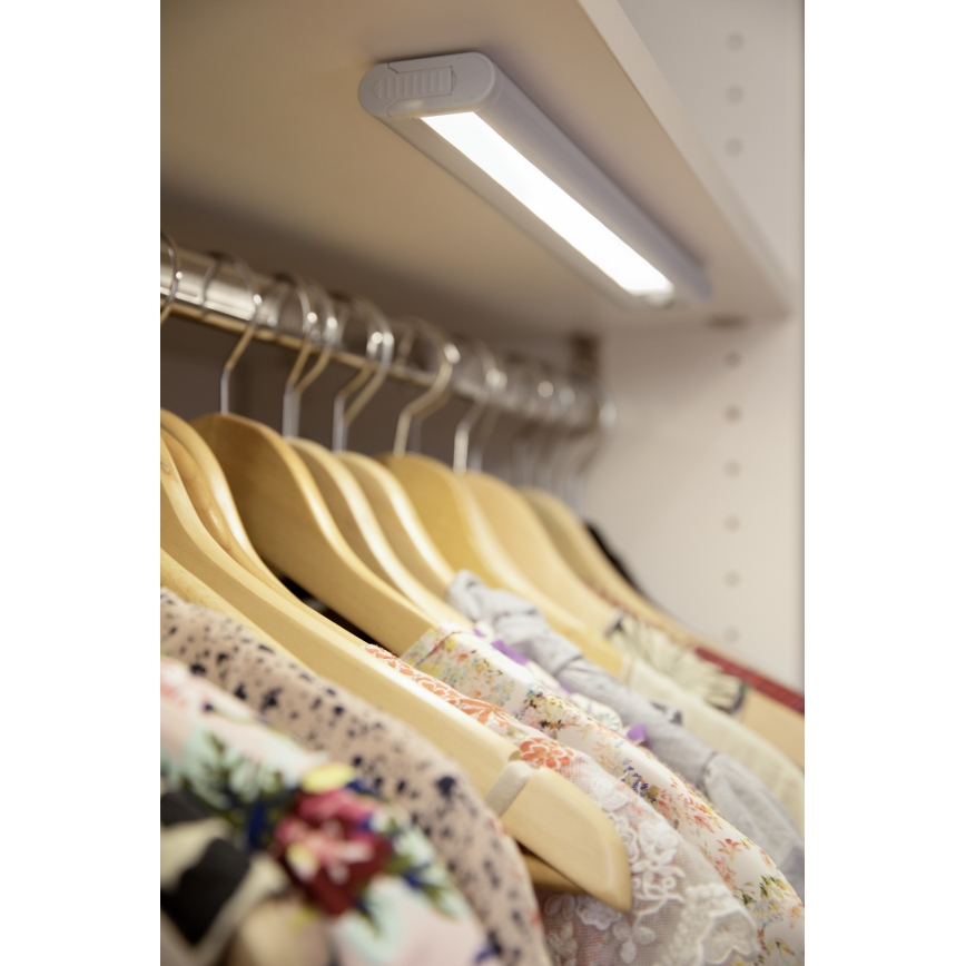Osram - LED підсвітка під шафу з датчиком руху та сутінків LINEARLED LED/1,9W/6V 4xAA 4000K 21,4 cm біла