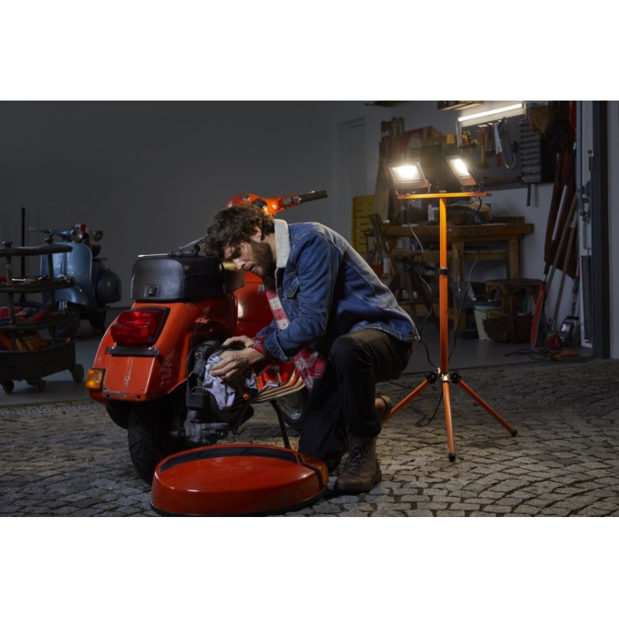 Осрам - світлодіодний прожектор зі штативним кріпленням TRIPOD 2×LED/30 Вт/230 В IP65