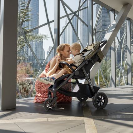 PETITE&MARS - Спортивна дитяча коляска AIRWALK2 зелений