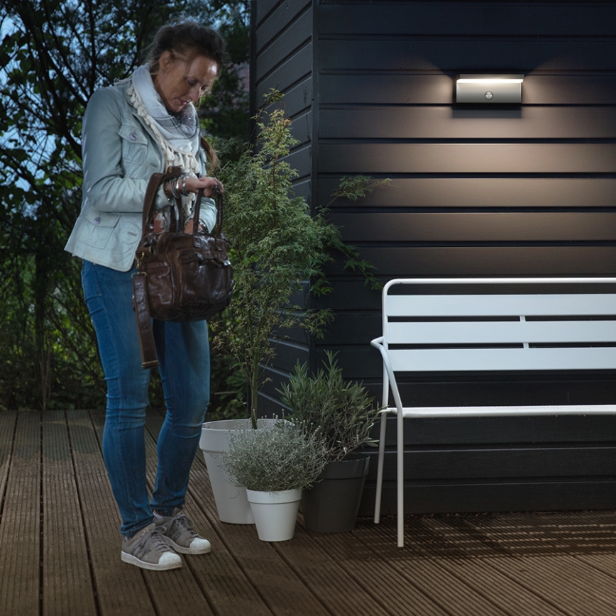 Philips - LED Вуличний настінний світильник з датчиком 2xLED/4,5W/230V 2700K IP44