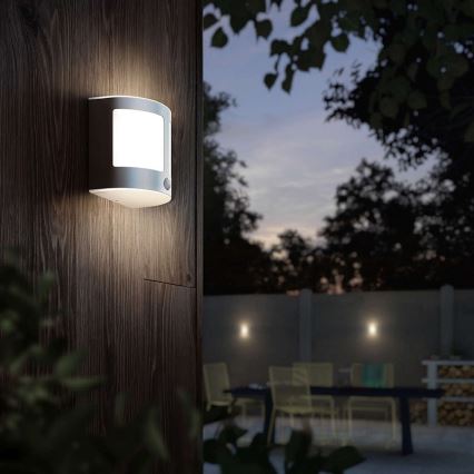 Philips - Уличный светодиодный настенный светильник с датчиком 1xLED/3,5W IP44