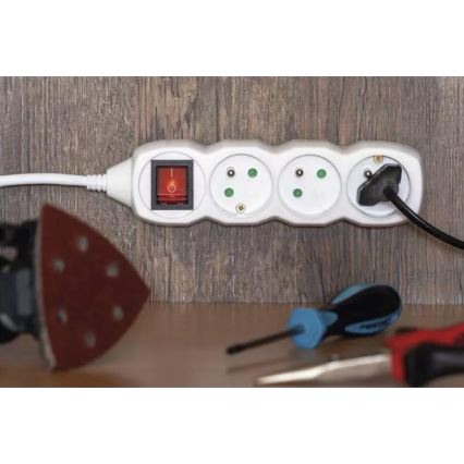 Подовжувач з вимикачем 4 гнізда 3 м білий