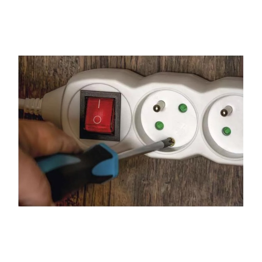 Подовжувач з вимикачем 4 розетки 7 м білий