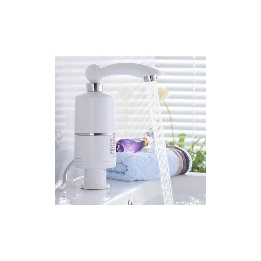 Проточний водонагрівач 3000W/230V білий