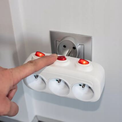 Разветвитель с выключателями, 3 розетки