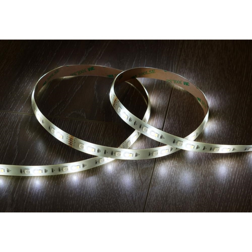 Світлодіодна RGBW розумна димована стрічка 5м LED/230В 2700-6500K Wi-Fi Tuya + пульт дистанційного керування