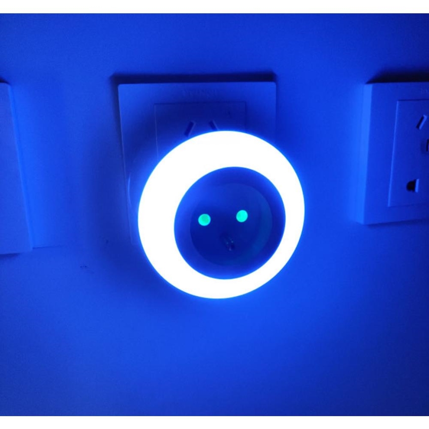 Навігаційний LED світильник з датчиком сутінків та розеткою LED/0,6W/230V