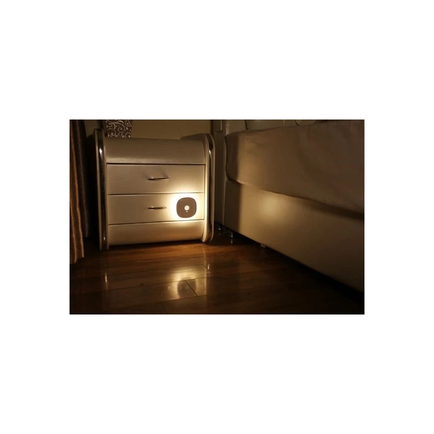 Навігаційний LED світильник з датчиком LED/0,45W/3xAAA 3000K білий