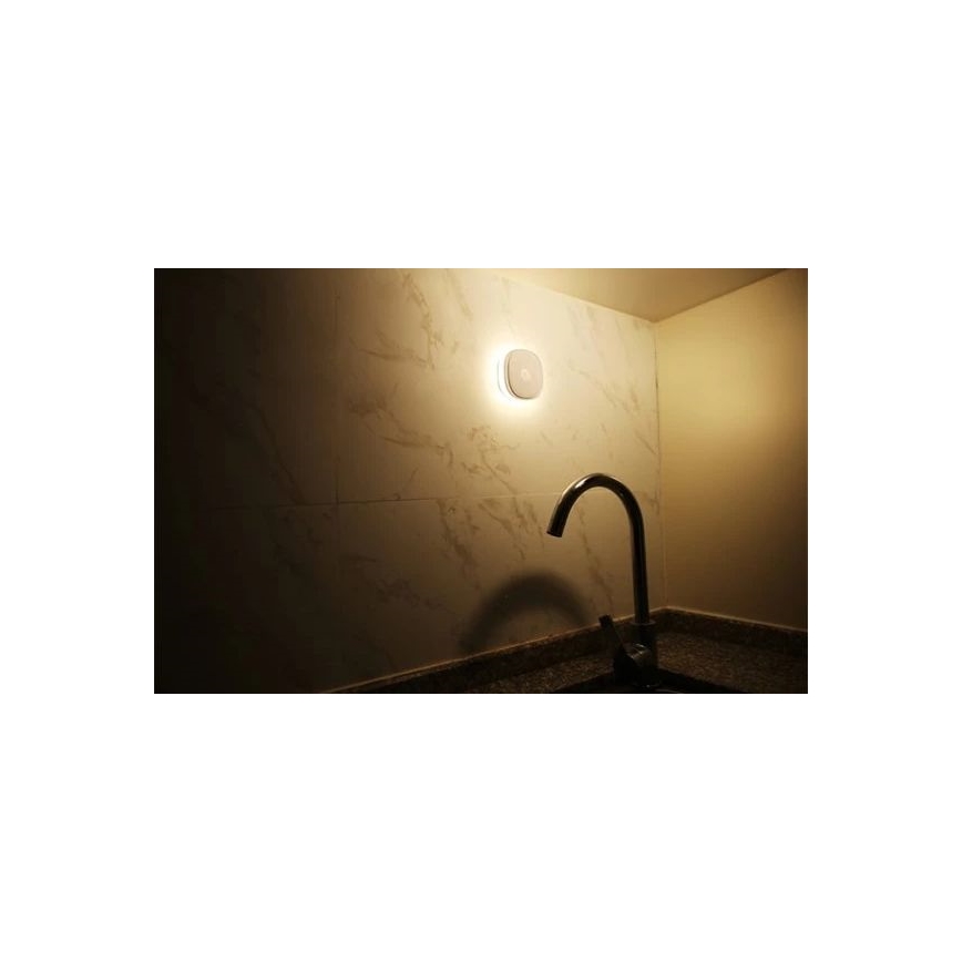 Светодиодный навигационный светильник с датчиком LED/0,45W/3xAAA 3000K белый