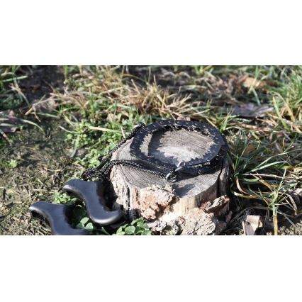 Ручная бензопила черная