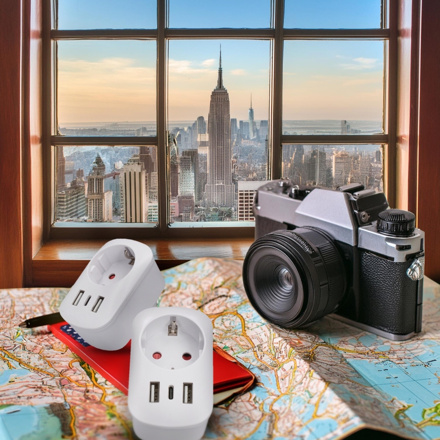 Туристический адаптер для США, 230 В, 2 порта USB-A + 1 порт USB-C