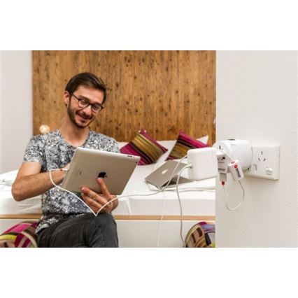 Универсальный дорожный адаптер для всего мира 230V + USB-порт